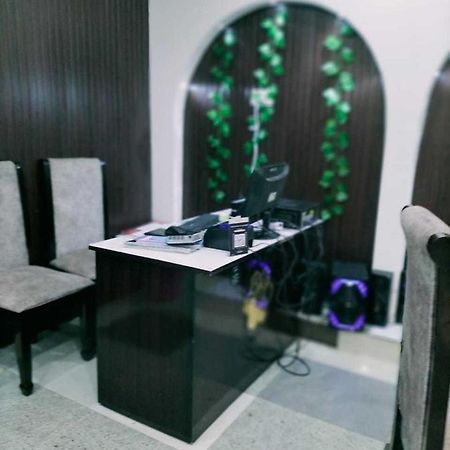 Oyo Mosaic Hotel And Restaurant Gonda Экстерьер фото