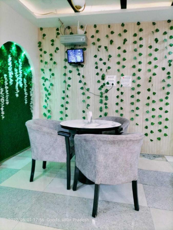 Oyo Mosaic Hotel And Restaurant Gonda Экстерьер фото