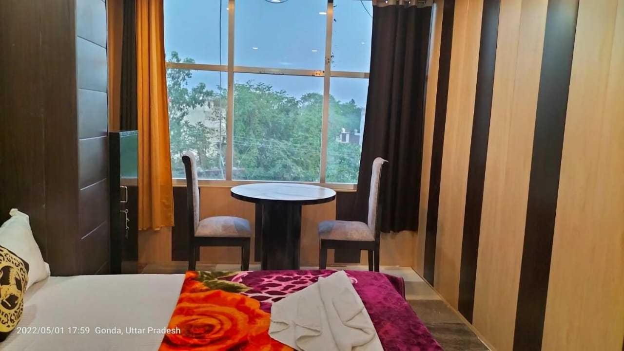 Oyo Mosaic Hotel And Restaurant Gonda Экстерьер фото